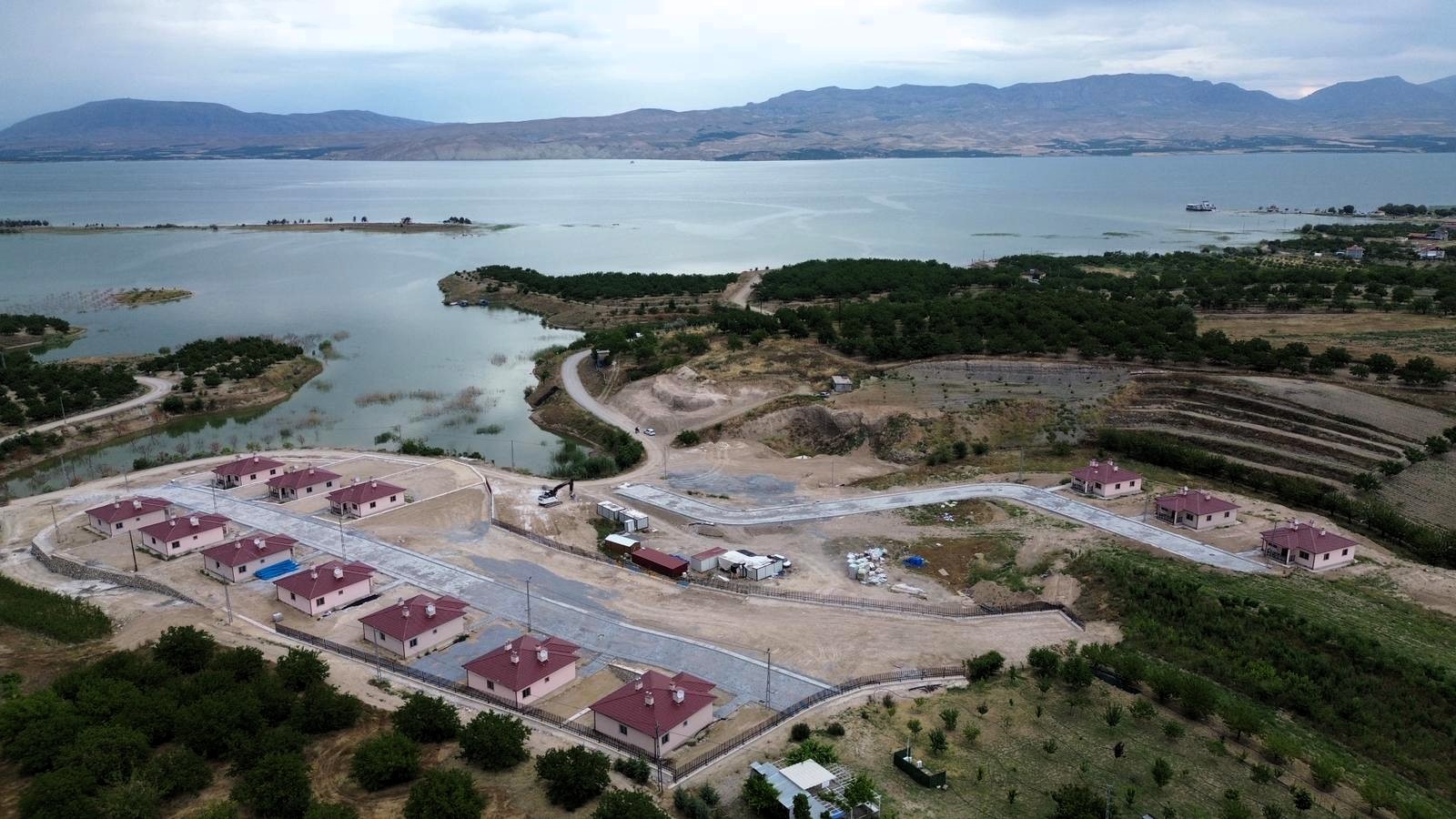 Malatya’nın Battalgazi ilçesine bağlı Kadıçayırı Mahallesi’nde yükselen yeni kırsal konutlar,