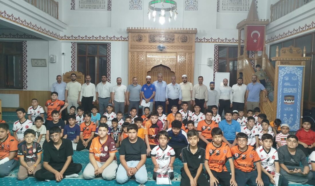 Malatya’nın Battalgazi ilçesindeki Göztepe Camii’nde Kur’an kursunu başarıyla tamamlayan öğrenciler