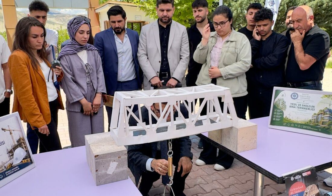 Geleceğin inşaat profesyonelleri, düzenlenen maket köprü yarışmasında teknik bilgi ve