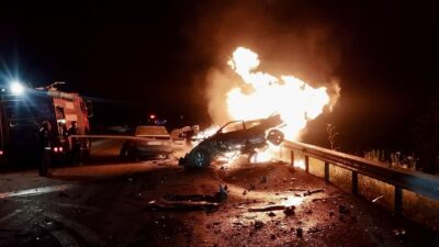 Kayseri’nin Pınarbaşı ilçesinde iki otomobilin karıştığı trafik kazası can aldı.