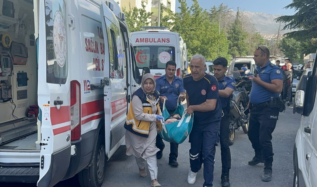 Malatya’da bir evde yaşanan aile içi şiddet olayı dehşete düşürdü.