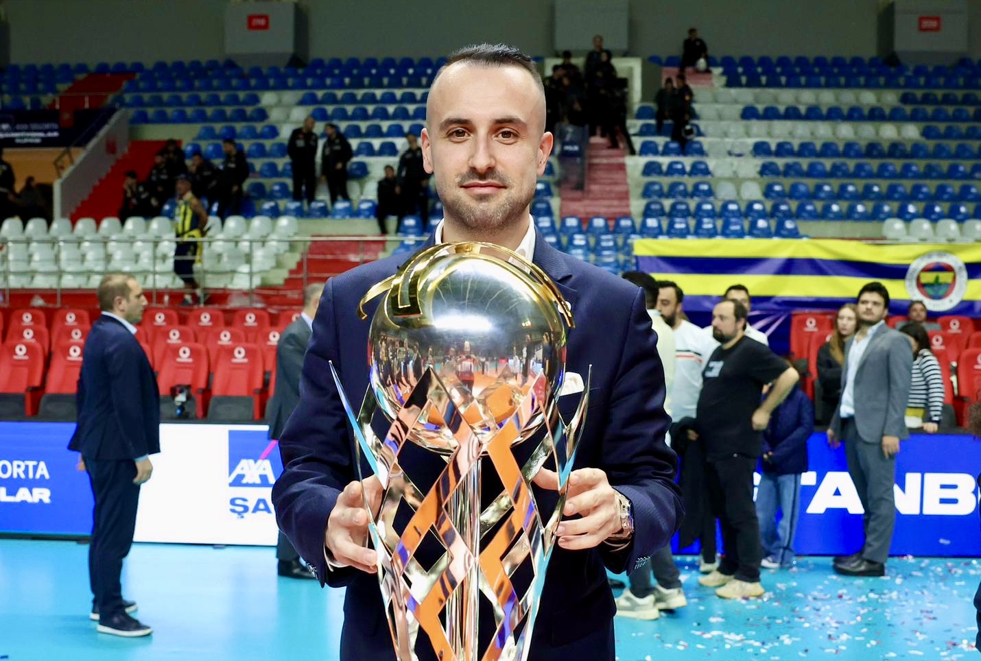 Fenerbahçe Başkan Adayı Hakan Safi’nin açıkladığı yönetim kurulu asil listesinde,