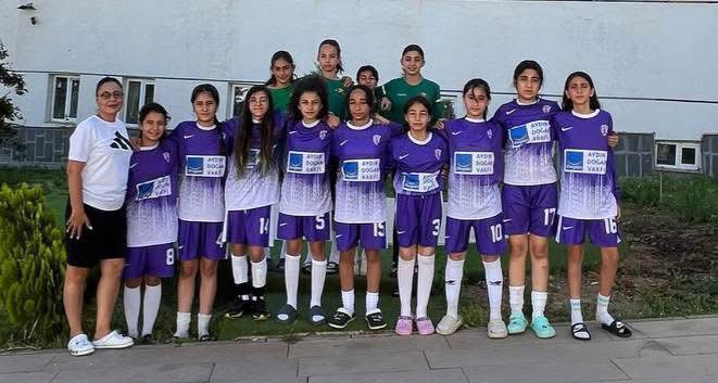 Anadolu Yıldızlar Ligi Futbol Grup Müsabakaları’nda Malatya’yı temsil eden kız