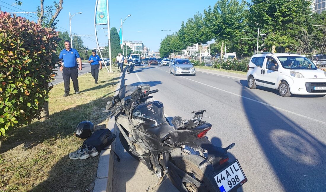 Motosikletiyle orta refüje çarparak ağır yaralanan 27 yaşındaki Emrah Ertan,