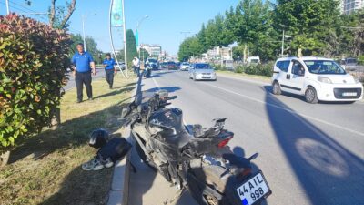 Motosikletiyle orta refüje çarparak ağır yaralanan 27 yaşındaki Emrah Ertan,