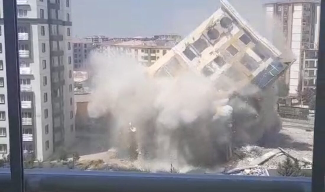 Daha önce teknik zorluklar nedeniyle durdurulan Şehristan Evleri’ndeki blokta yıkım