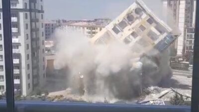 Daha önce teknik zorluklar nedeniyle durdurulan Şehristan Evleri’ndeki blokta yıkım
