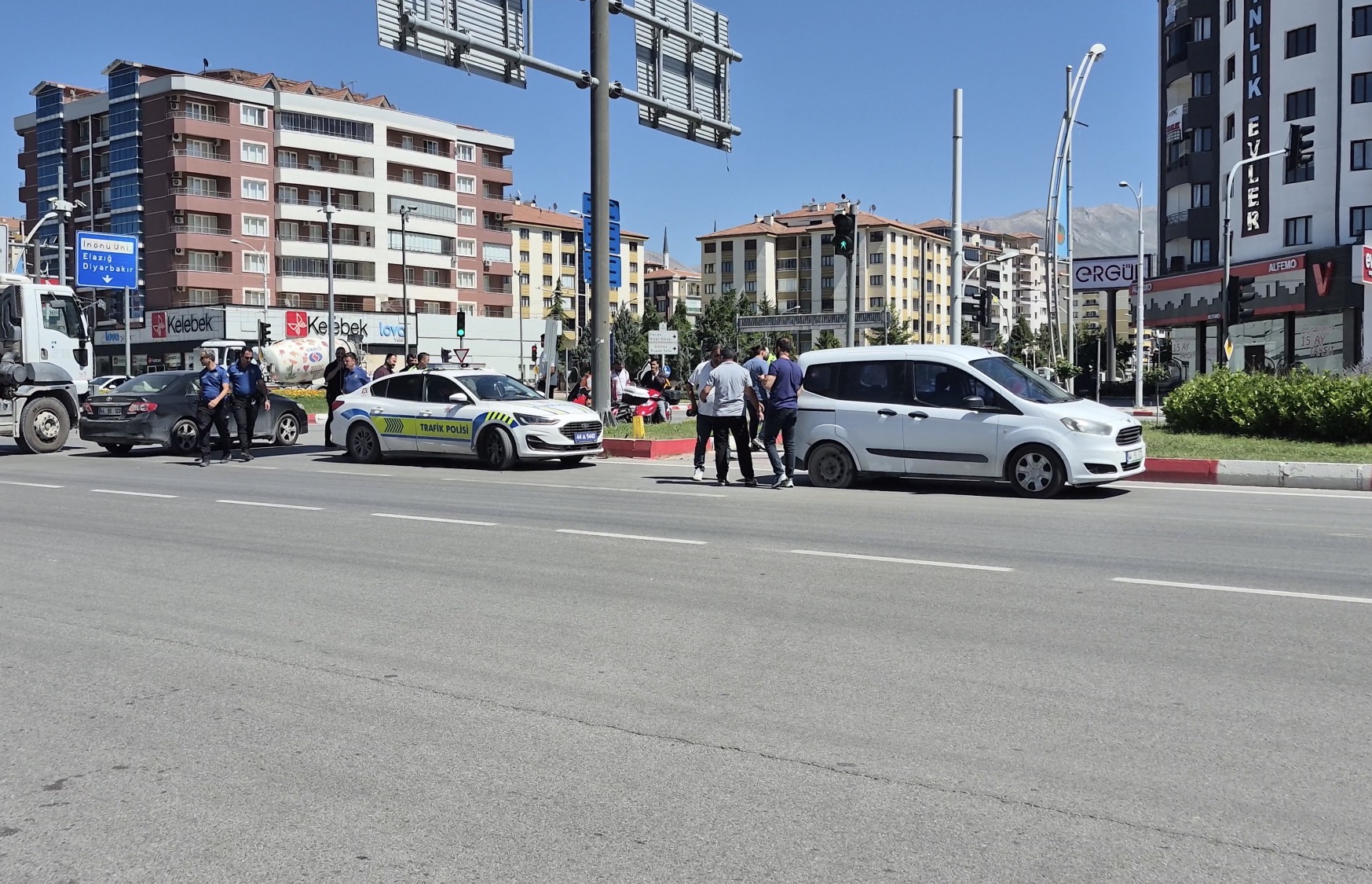 Malatya’da sivil ekip aracı ile motosikletin karıştığı trafik kazasında bir