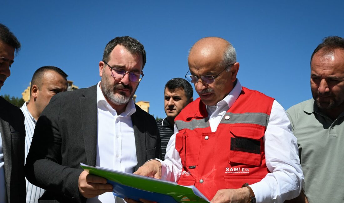 Malatya Büyükşehir Belediye Başkanı Sami Er, TOKİ Karagöz Spor Kompleksinin