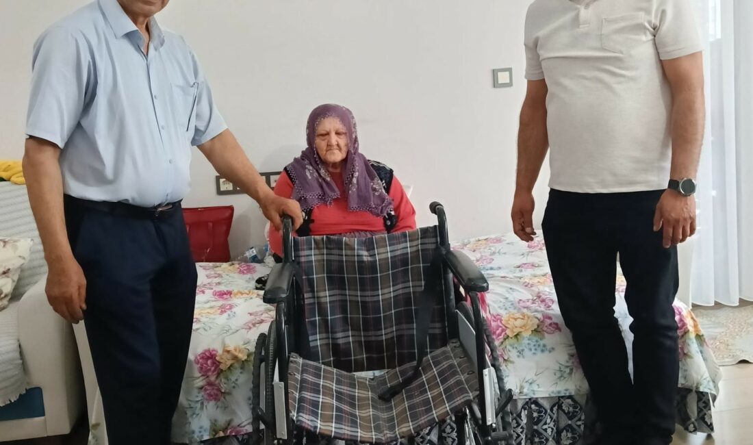Malatya’da ihtiyaç sahibi yaşlı bir vatandaşın tekerlekli sandalye talebi karşılandı.