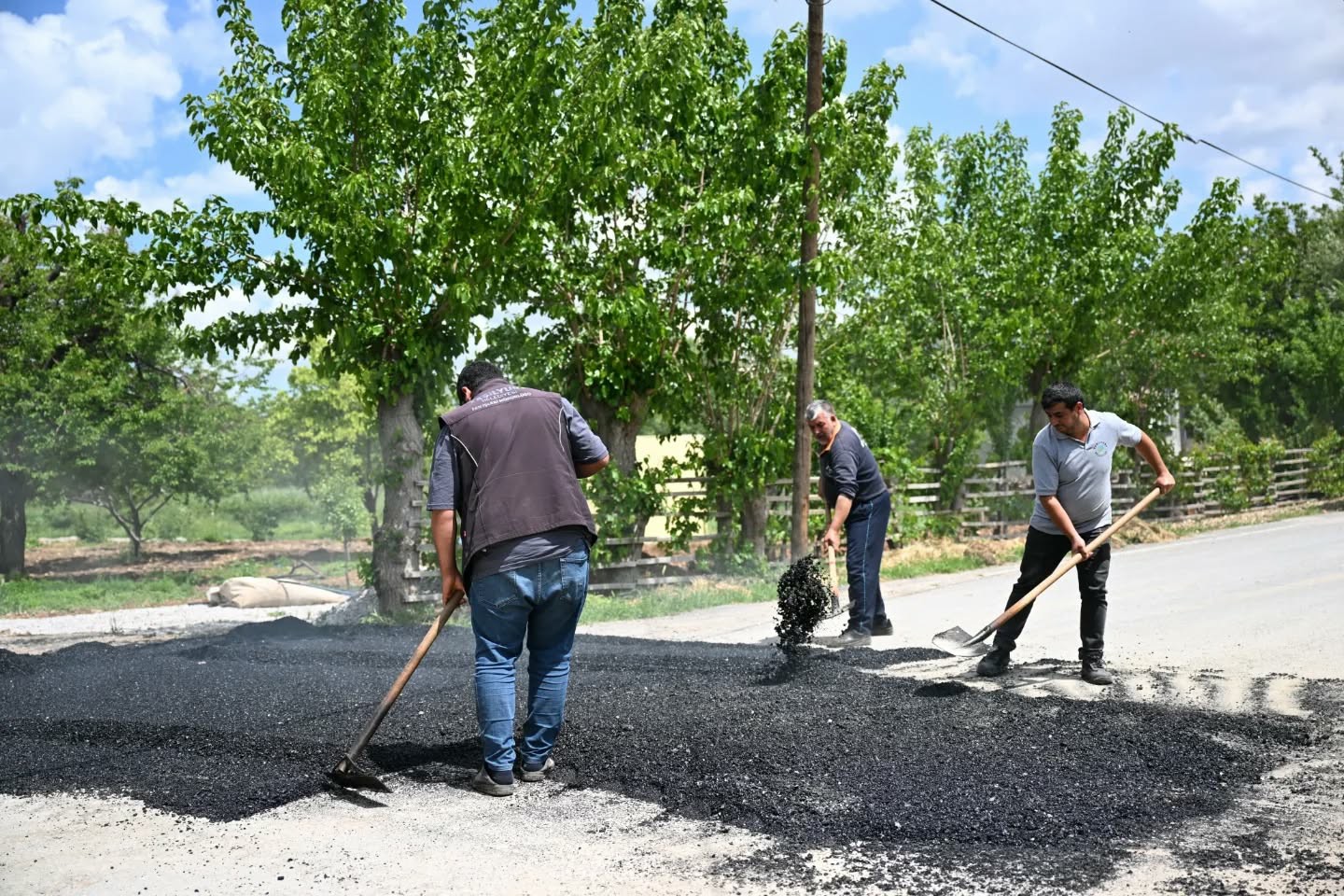 Yeşilyurt Belediyesi, ilçenin ulaşım altyapısını güçlendirmeye yönelik çalışmaları kapsamında Topsöğüt