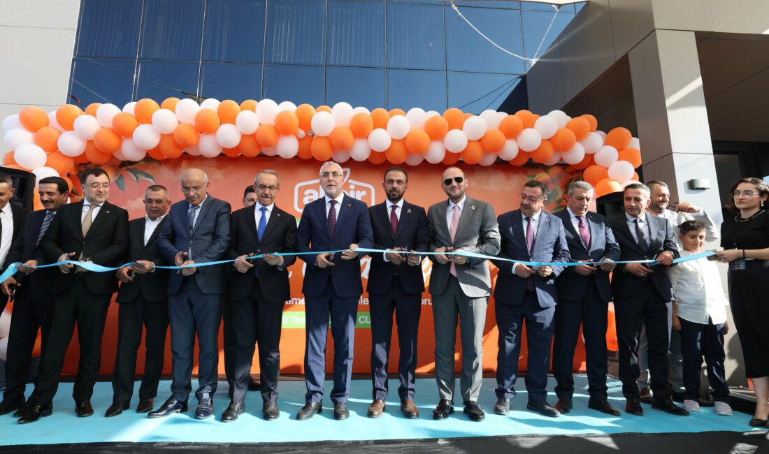 Malatya’da yaklaşık 220 milyon liralık yatırımla kurulan kayısı entegre tesisinin