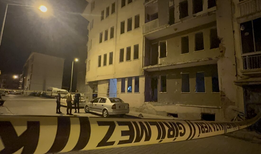Battalgazi ilçesinde ağır hasarlı ve kullanılmayan 5 katlı bir binanın