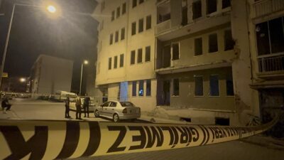 Battalgazi ilçesinde ağır hasarlı ve kullanılmayan 5 katlı bir binanın