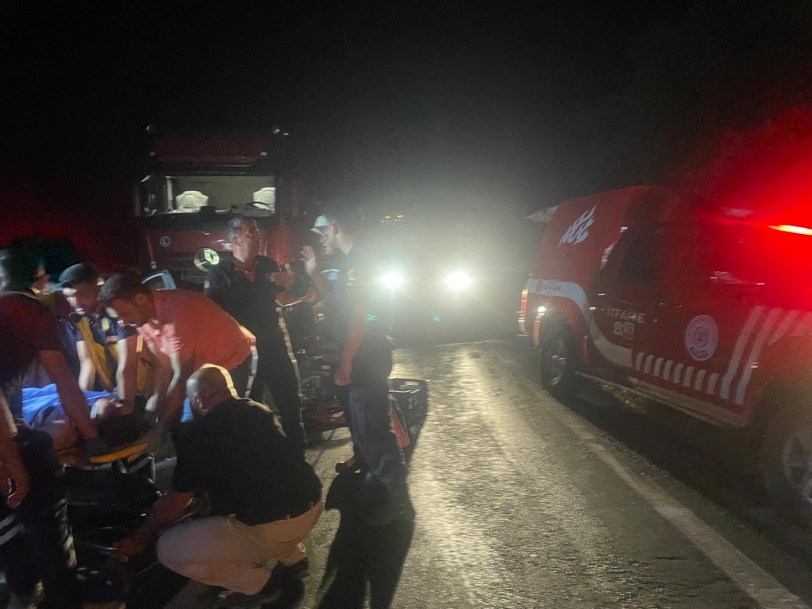 Malatya’nın Arguvan ilçesinde tır ile otomobilin kafa kafaya çarpıştığı kazada