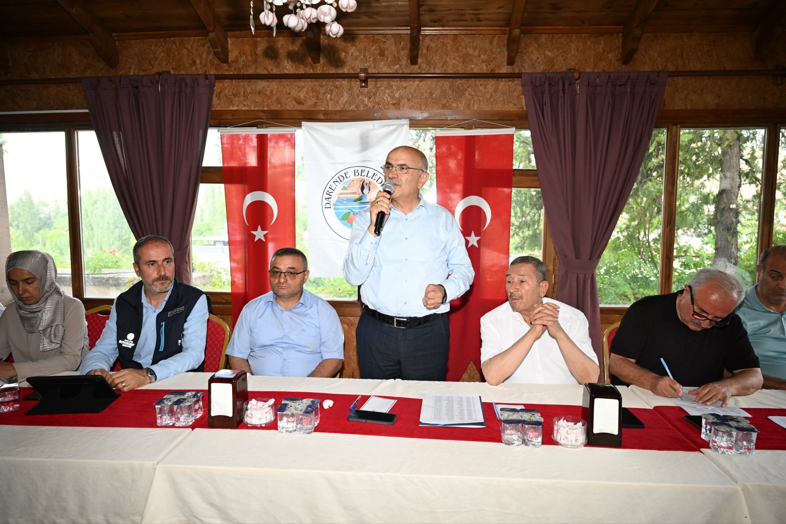 Darende’de mahalle muhtarlarıyla bir araya gelen Malatya Büyükşehir Belediye Başkanı