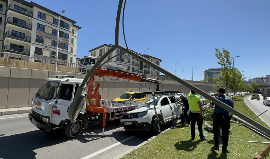 Malatya-Elazığ karayolunda meydana gelen trafik kazasında biri çocuk 3 kişi