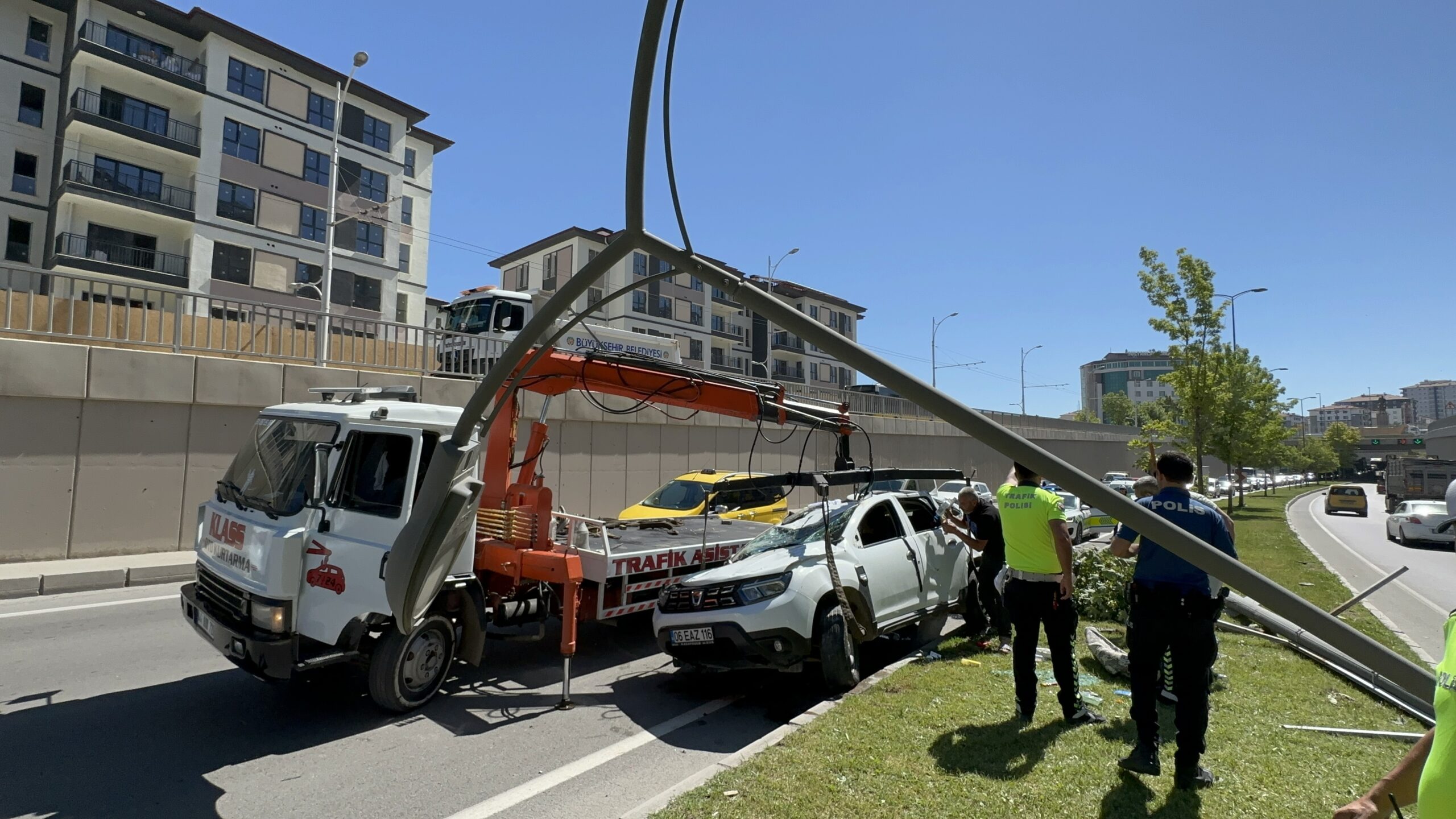 Malatya-Elazığ karayolunda meydana gelen trafik kazasında biri çocuk 3 kişi