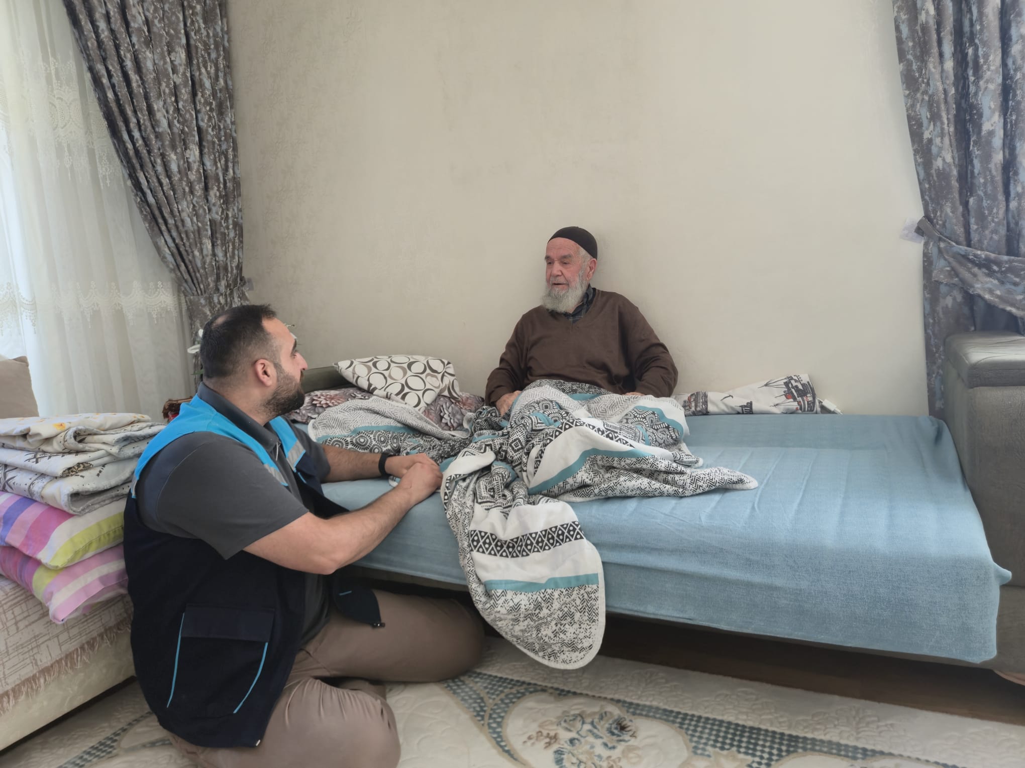 Battalgazi Belediyesi Sosyal Hizmetler Müdürlüğü ekipleri, 65 yaş üstü vatandaşlar