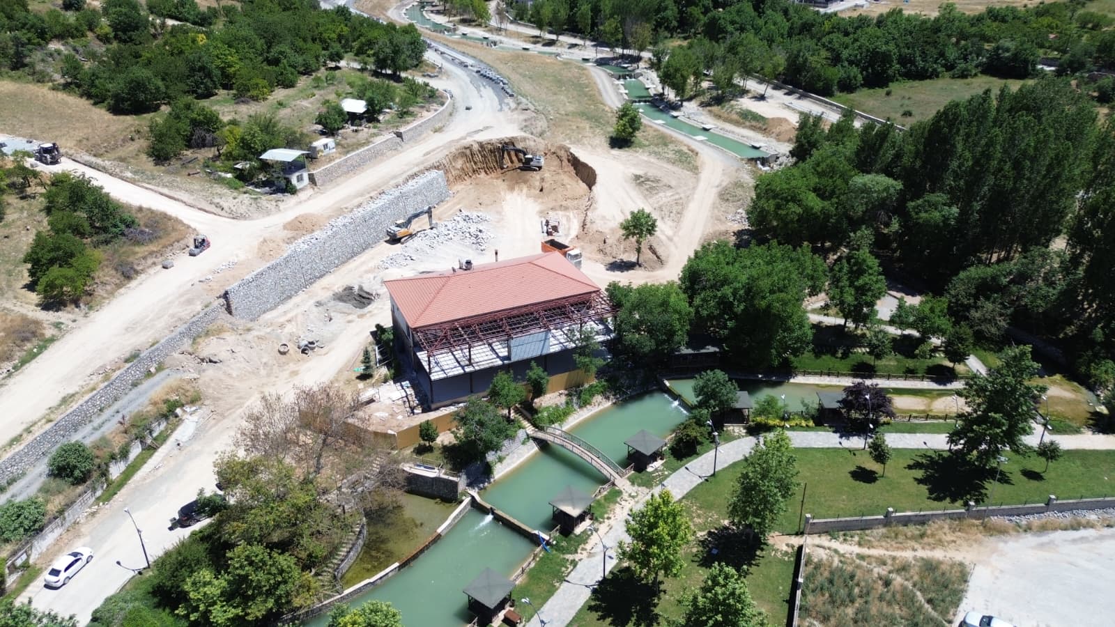 Battalgazi Belediyesi, ilçe genelindeki yeşil alan ve peyzaj projelerinde dışa