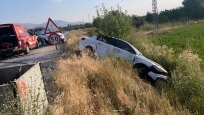 Malatya’nın Doğanşehir ilçesinde kamyonet ile otomobilin çarpışması sonucu meydana gelen