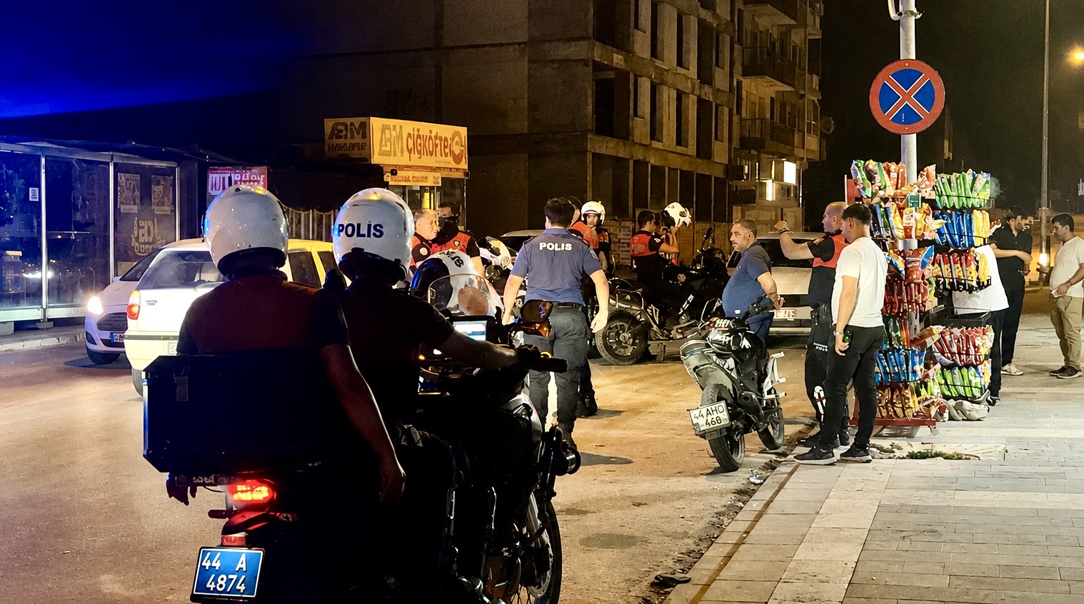Malatya’da Paşaköşkü Mahallesi’nde başlayan silahlı kavga, Çukurdere Mahallesi’nde devam etti.