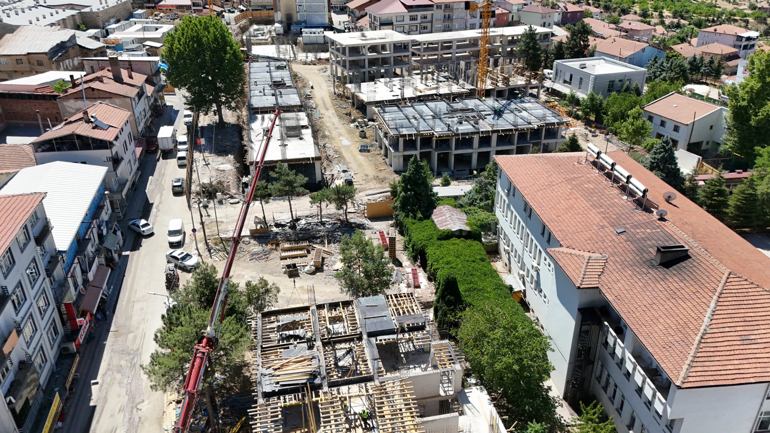 Yaklaşık 60 yıldır ilçe merkezine hizmet veren çarşı, kentsel dönüşüm