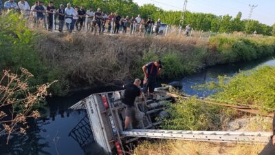 Malatya’nın Yeşilyurt ilçesinde bir kamyonun sulama kanalına devrilmesi sonucu araçta