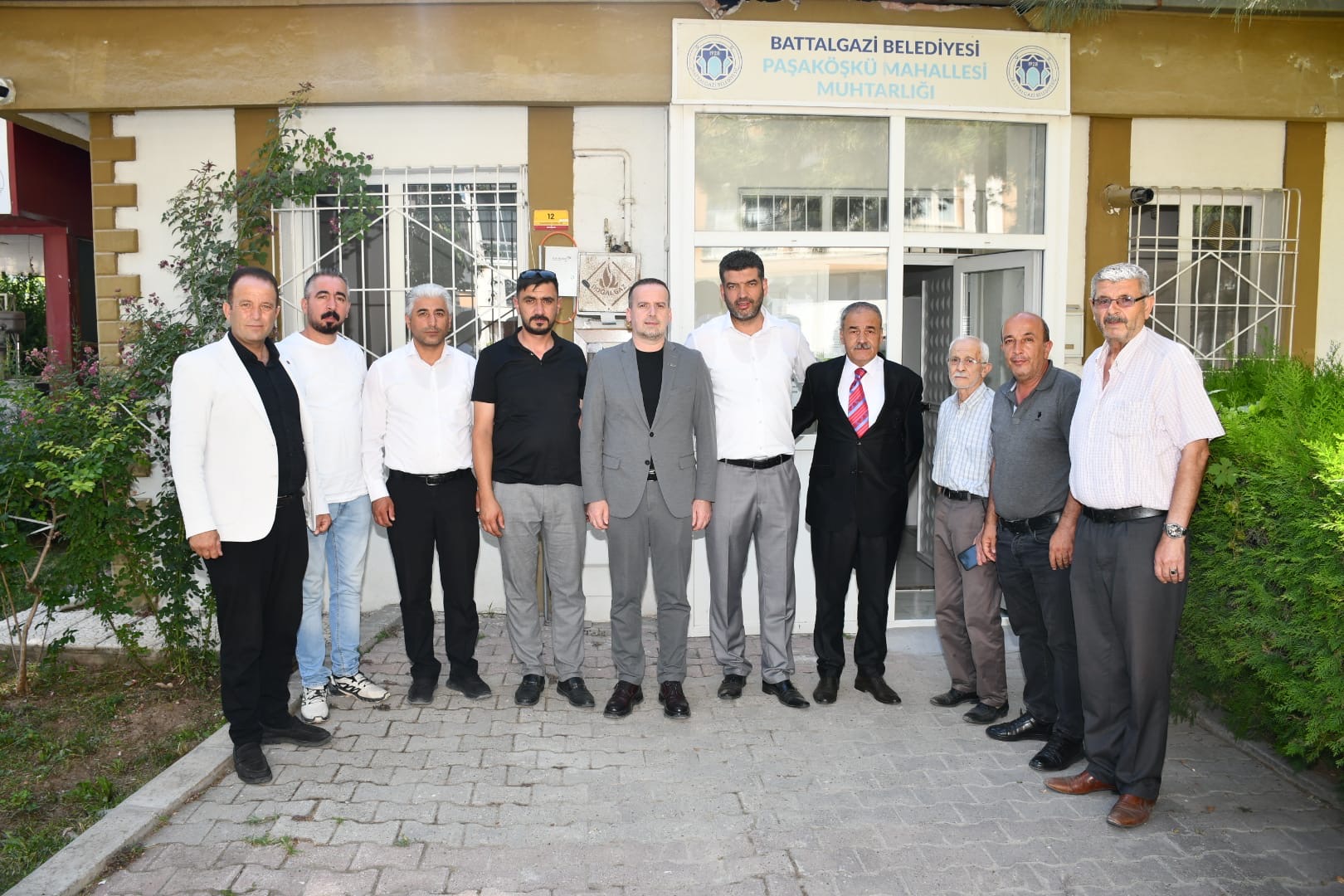 MAGİNDER Başkanı Salih Karademir, Paşaköşkü Mahallesi Muhtarı Mehmet Yılmaz’a hayırlı