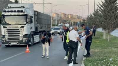 Malatya-Elazığ karayolunda yolun karşısına geçmeye çalışan 57 yaşındaki Gülay Kaya’ya