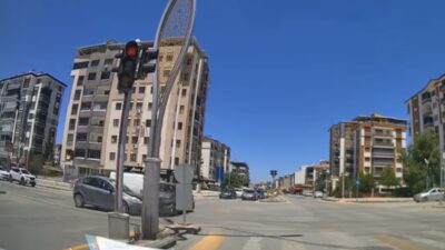 Yeşilyurt ilçesinde kırmızı ışık ihlali nedeniyle meydana gelen trafik kazası,