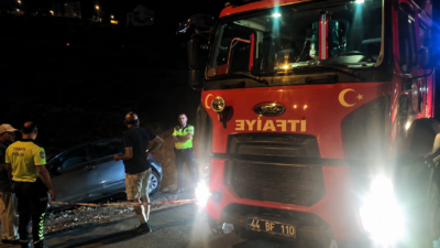 Malatya’da kontrolden çıkan bir otomobil, Malatya Büyükşehir Belediyesi İtfaiye Daire