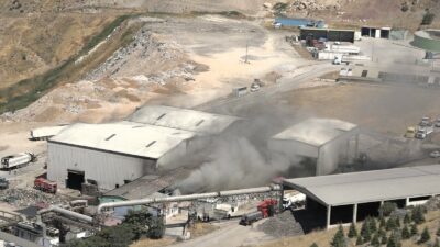 Malatya’nın Battalgazi ilçesindeki Katı Atık Bertaraf Tesisi’nde çıkan yangın, itfaiye