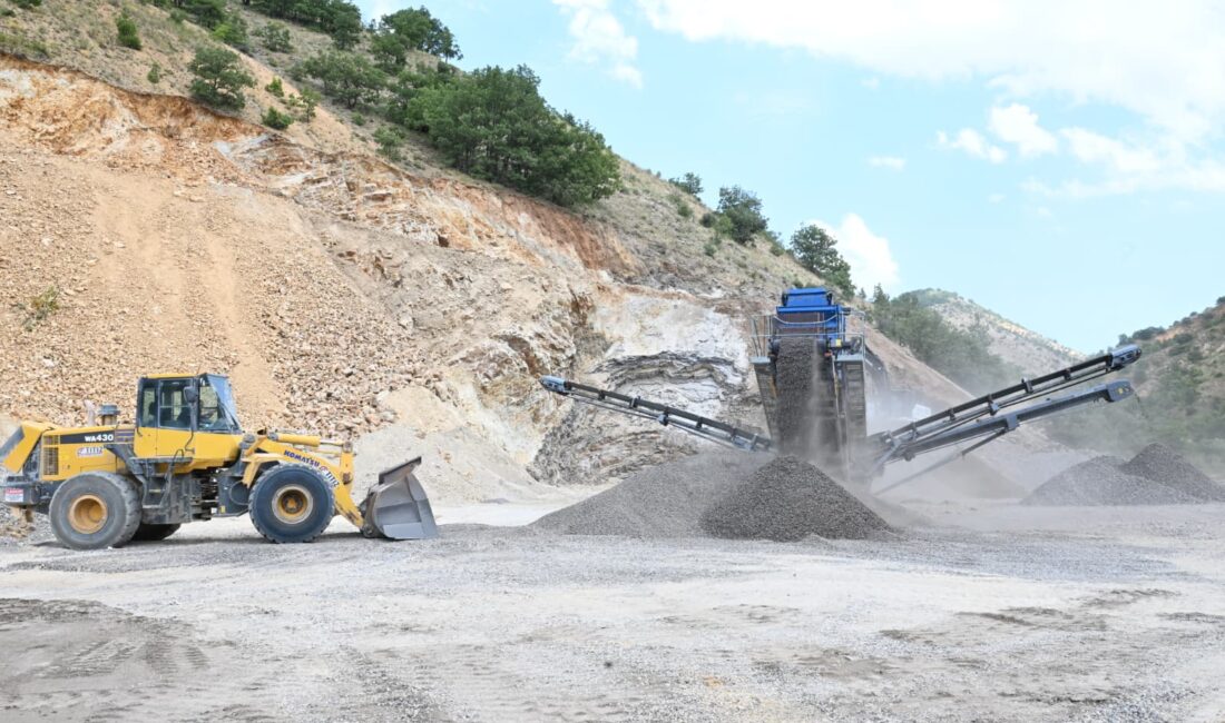 Malatya Büyükşehir Belediyesi, Arapgir, Kuluncak ve Pütürge’de kurduğu mobil konkasör