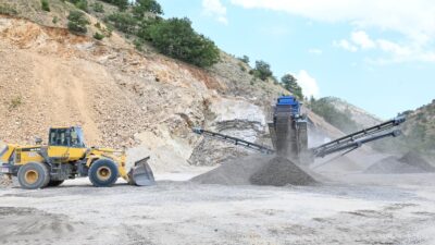 Malatya Büyükşehir Belediyesi, Arapgir, Kuluncak ve Pütürge’de kurduğu mobil konkasör
