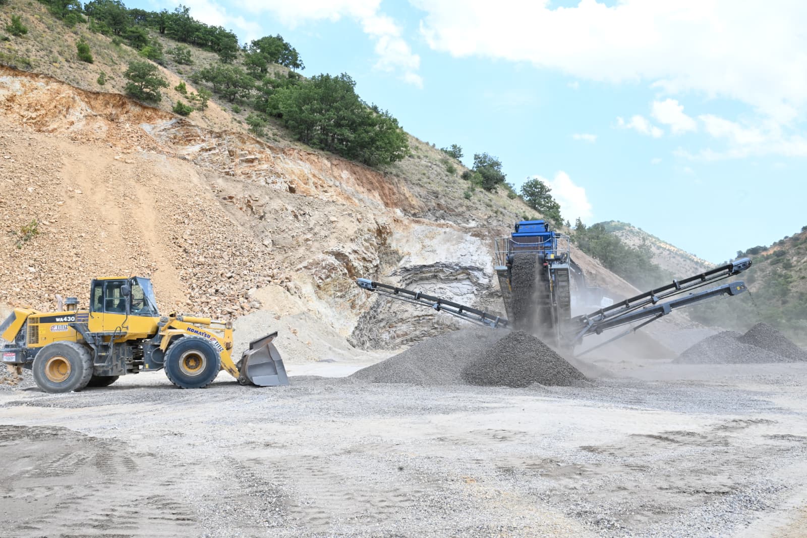 Malatya Büyükşehir Belediyesi, Arapgir, Kuluncak ve Pütürge’de kurduğu mobil konkasör