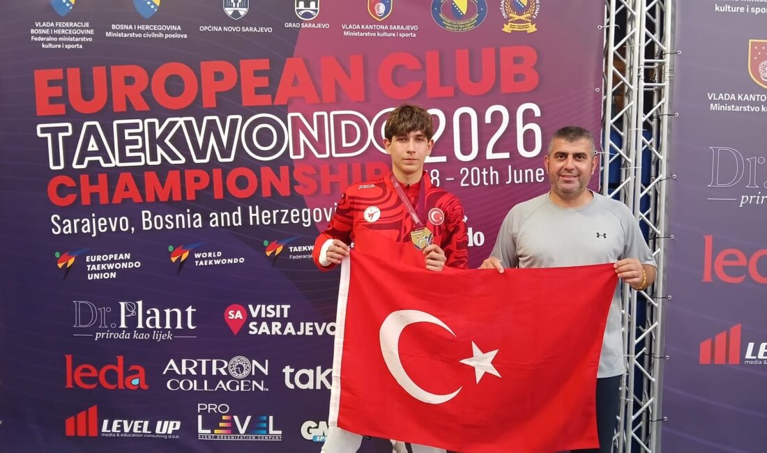 Kulüpler Taekwondo Şampiyonası’nda mücadele eden Cevat Çobanlı Ortaokulu Spor Kulübü