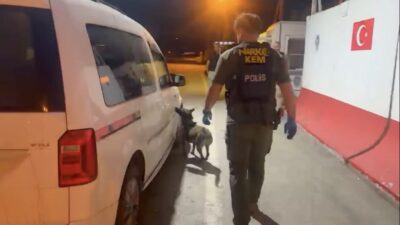 Malatya’nın Kale ilçesindeki uygulama noktasında narkotik köpeğinin tepki verdiği araçta,