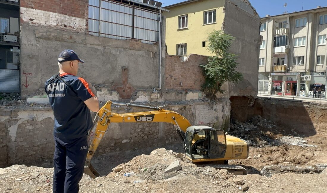 Battalgazi ilçesinde yerinde dönüşüm kapsamında yürütülen temel kazısı sırasında meydana