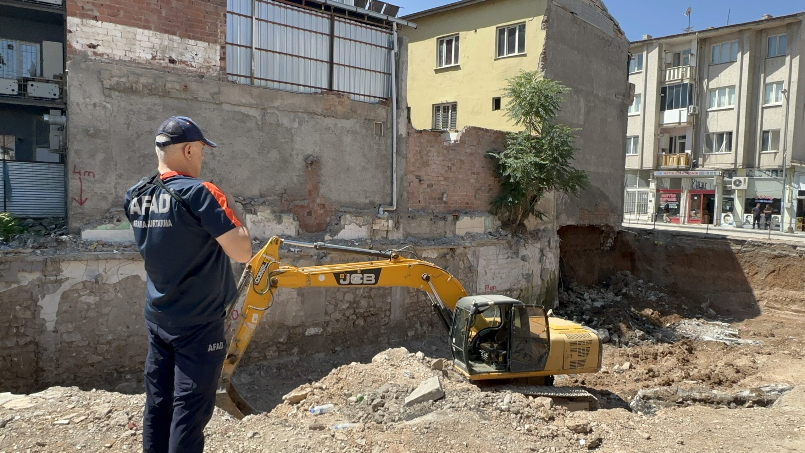 Battalgazi ilçesinde yerinde dönüşüm kapsamında yürütülen temel kazısı sırasında meydana