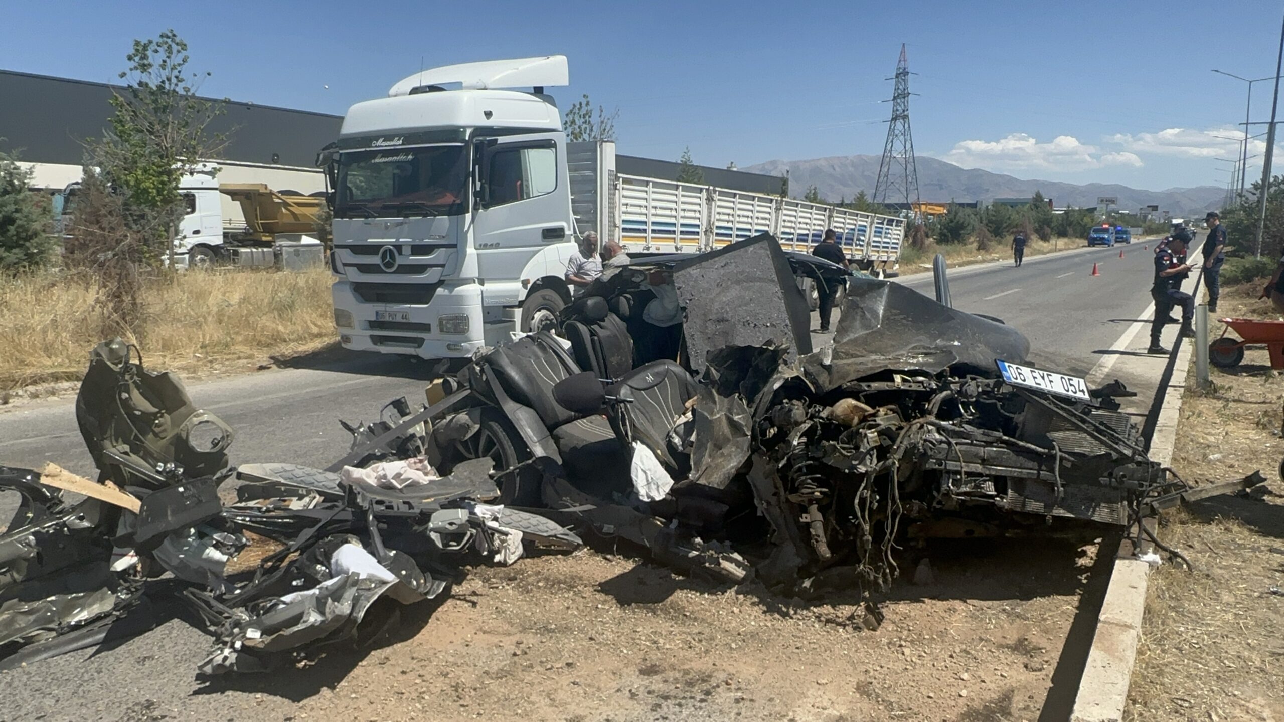 Malatya Havalimanı yolu 2. Organize Sanayi Bölgesi mevkiinde tıra arkadan