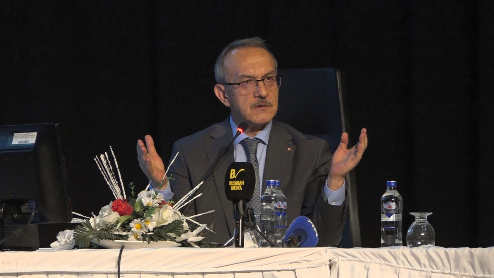Malatya Valisi Seddar Yavuz, ağır hasarlı iş yerlerini boşaltmayan sanayi