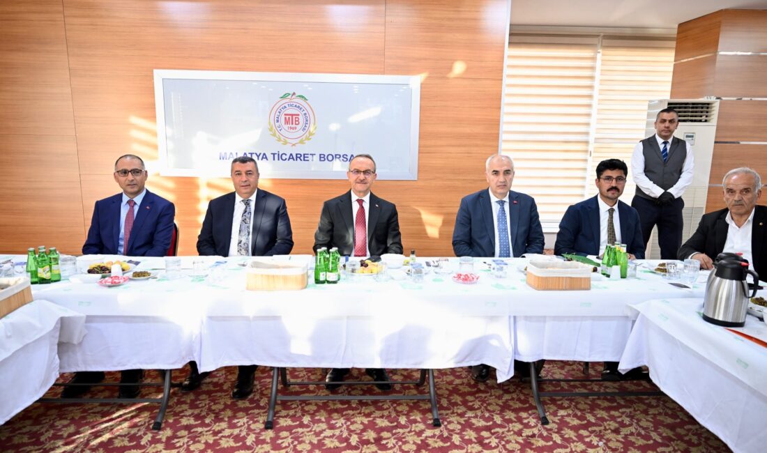Malatya Valisi Seddar Yavuz, Ticaret Borsası’nda ihracatçılarla bir araya gelerek