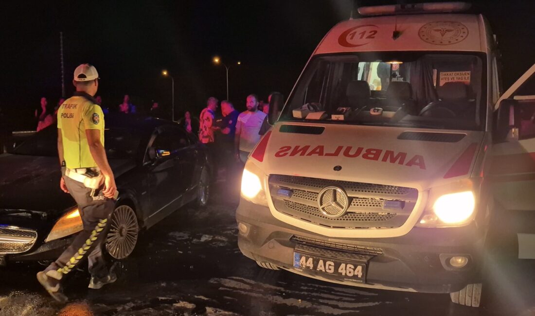 Malatya’da sürücüsünün virajı alamadığı otomobil karşı şeride geçti. Tek taraflı
