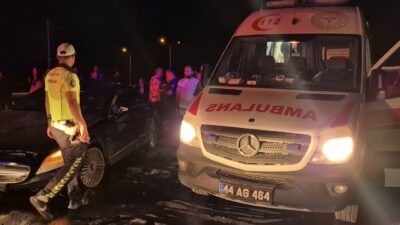 Malatya’da sürücüsünün virajı alamadığı otomobil karşı şeride geçti. Tek taraflı