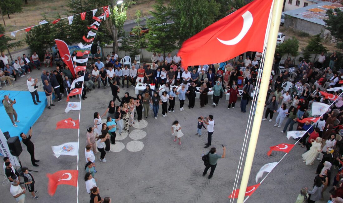 Darende’nin Yeniköy Mahallesi’nde bu yıl ilk kez düzenlenen Yaz Şenliği,