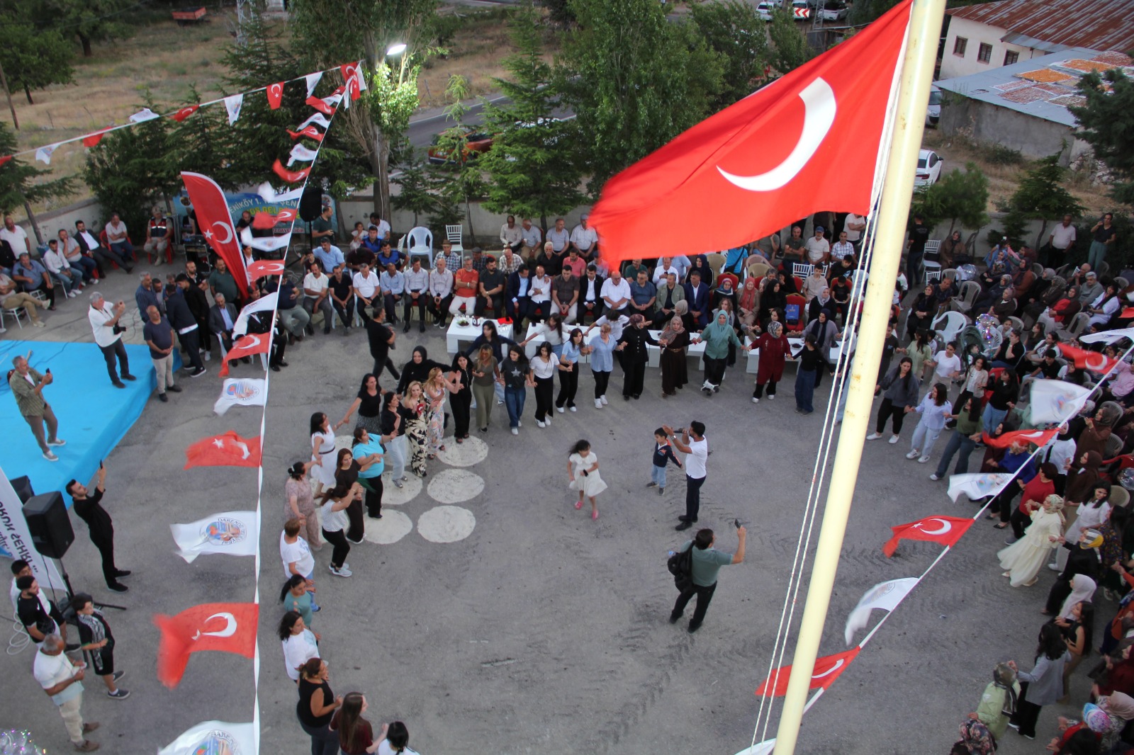 Darende’nin Yeniköy Mahallesi’nde bu yıl ilk kez düzenlenen Yaz Şenliği,